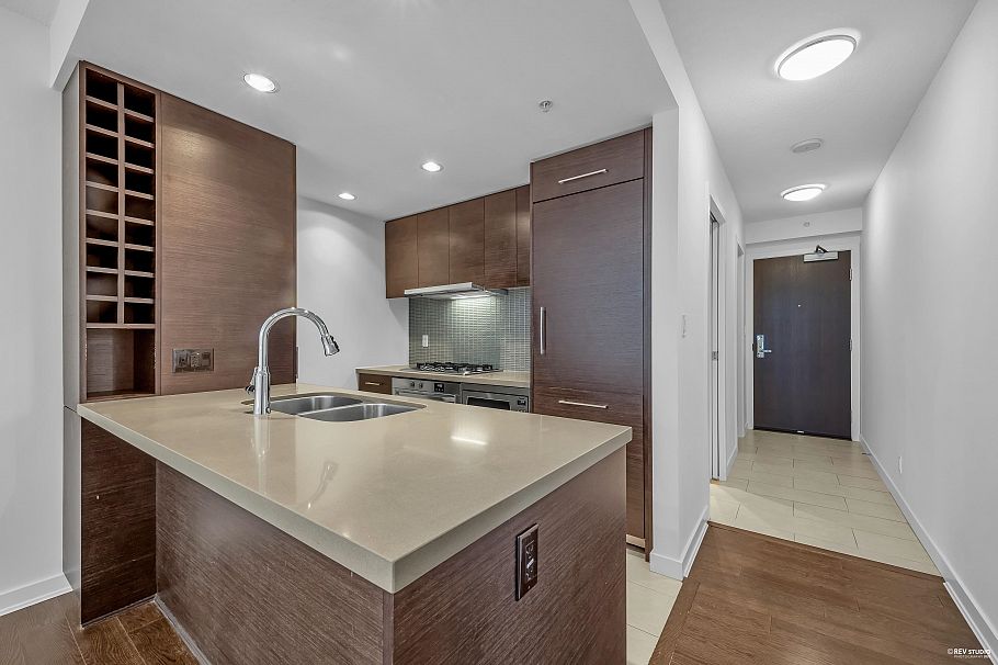 1002 833 Homer Street Vancouver, BC - 2