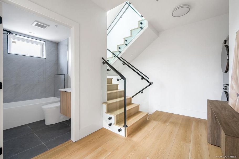 1 2124 Renfrew Street Vancouver, BC - 22