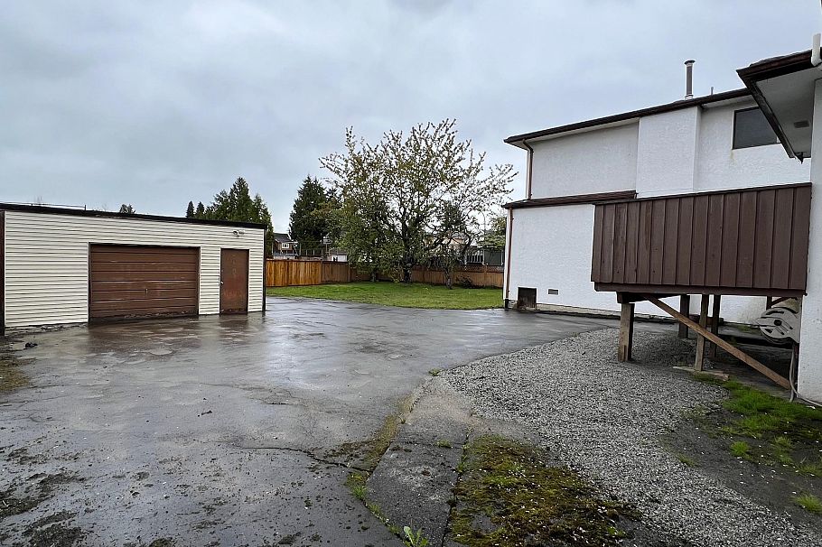 2435 E 38th Avenue Vancouver, BC - 14