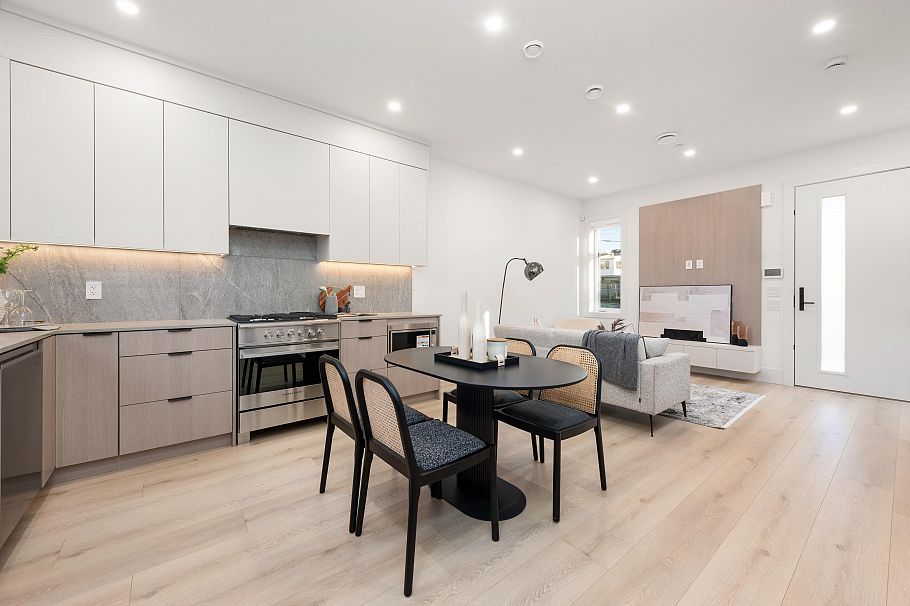 323 N Kamloops Street Vancouver, BC - 10