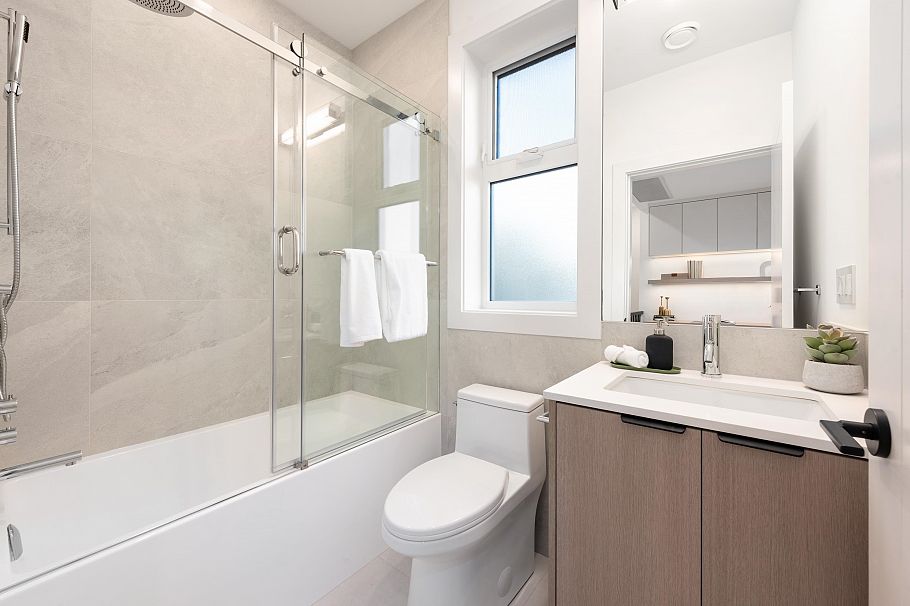 323 N Kamloops Street Vancouver, BC - 12