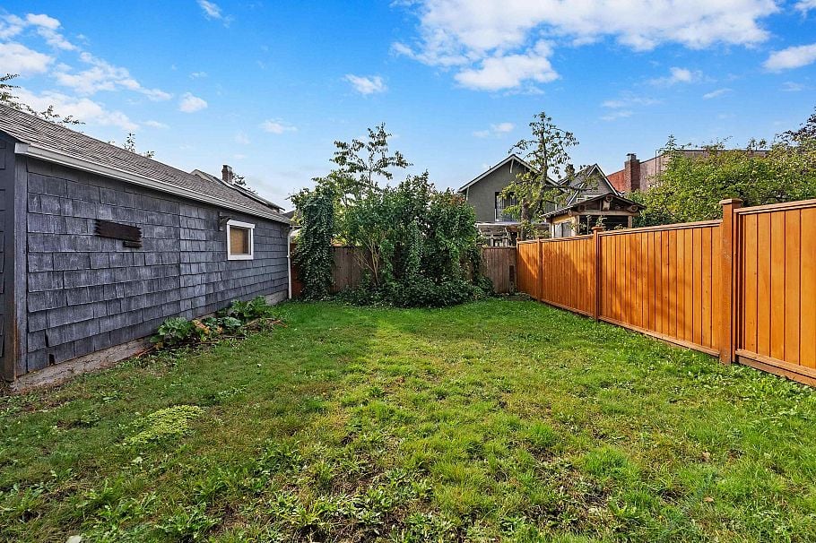 1732 E 3rd Avenue Vancouver, BC - 32