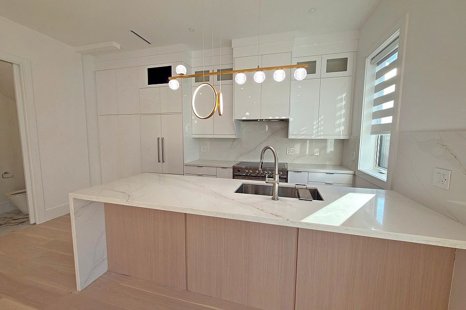 748 E 47th Avenue Vancouver, BC - 5