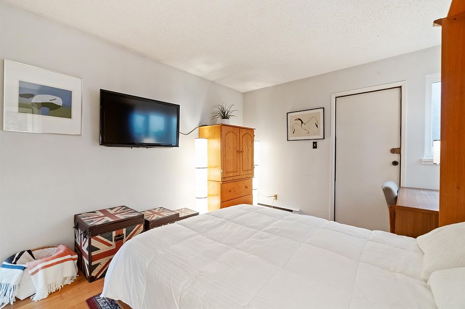 1305 W 8th Avenue Vancouver, BC - 15