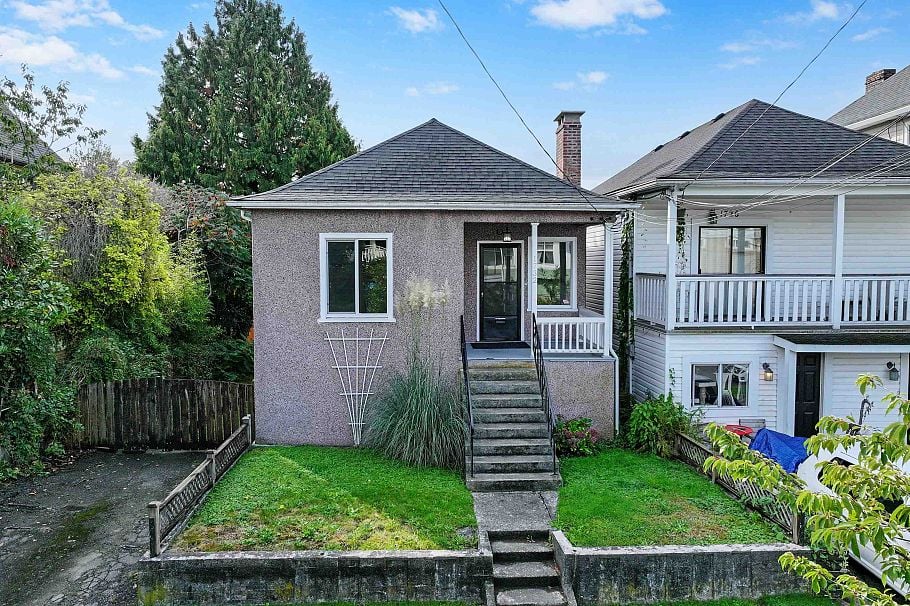 1732 E 3rd Avenue Vancouver, BC - 1