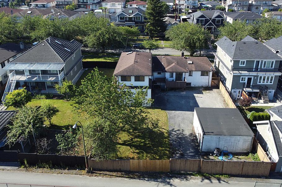 2435 E 38th Avenue Vancouver, BC - 2