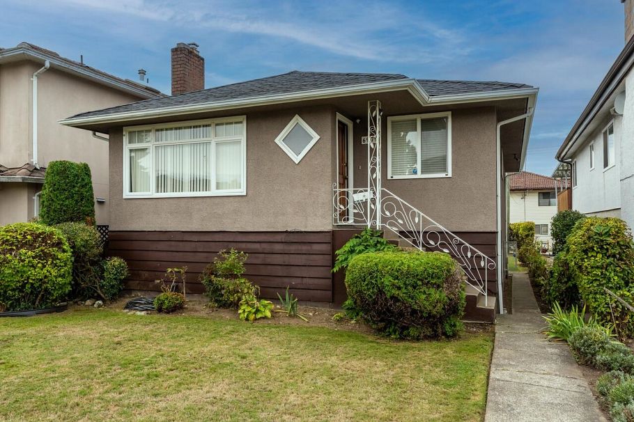 6979 Gladstone Street Vancouver, BC - 1
