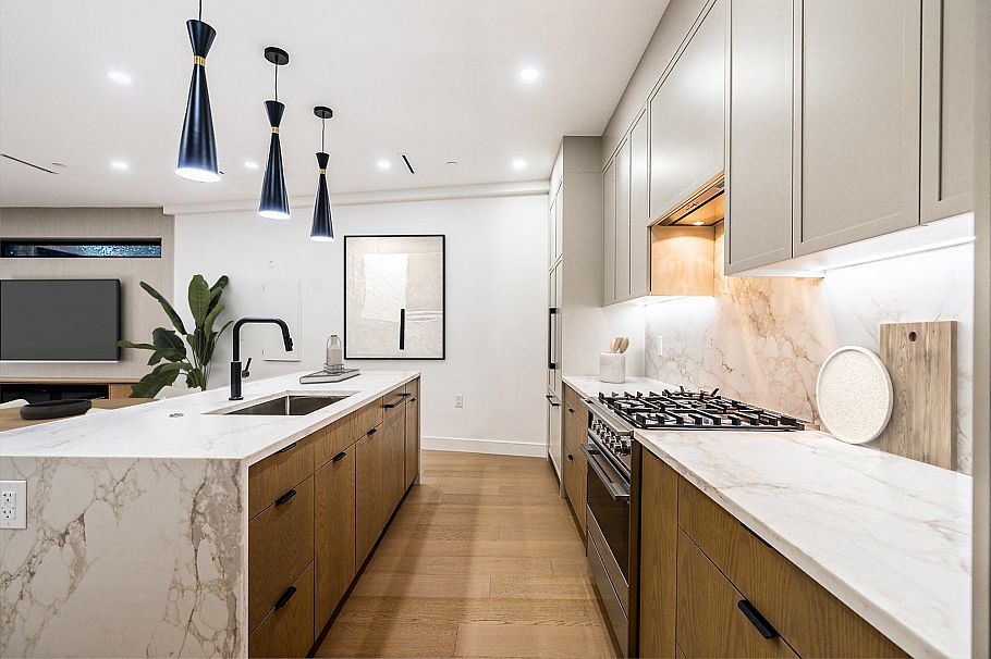 1 2282 E 8th Avenue Vancouver, BC - 4