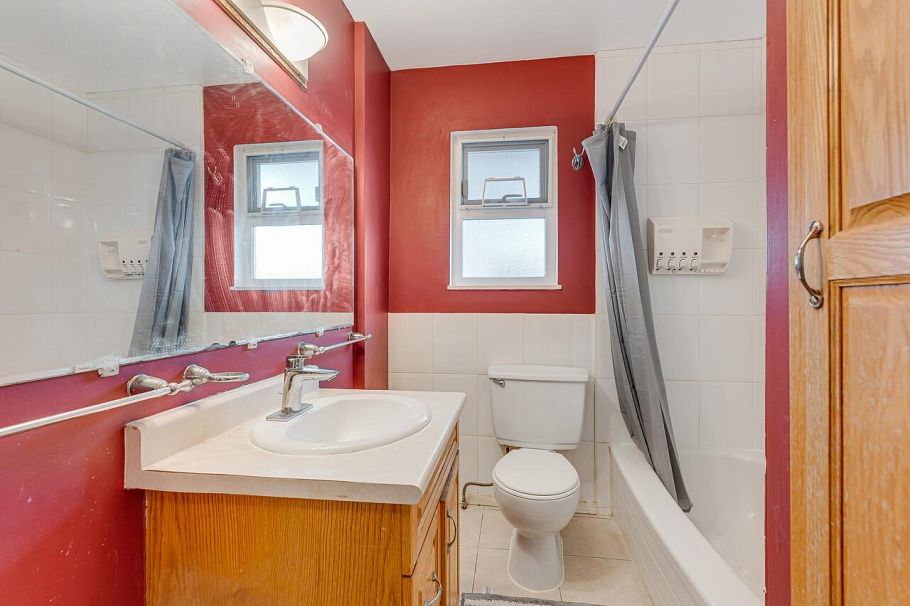 6979 Gladstone Street Vancouver, BC - 6