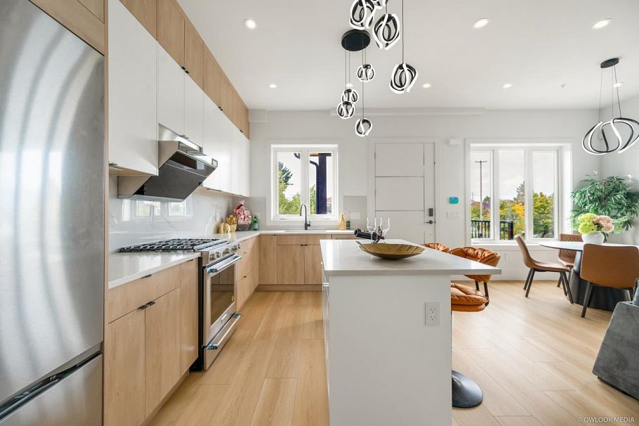 1 2124 Renfrew Street Vancouver, BC - 25