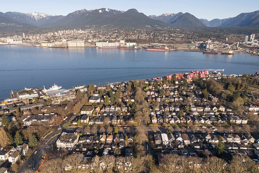 323 N Kamloops Street Vancouver, BC - 30