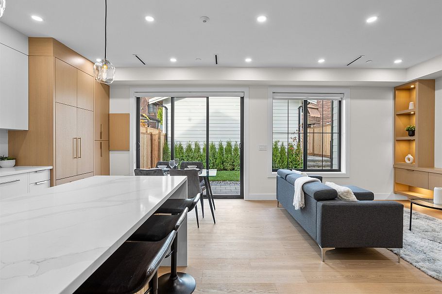 2 3429 Napier Street Vancouver, BC - 9