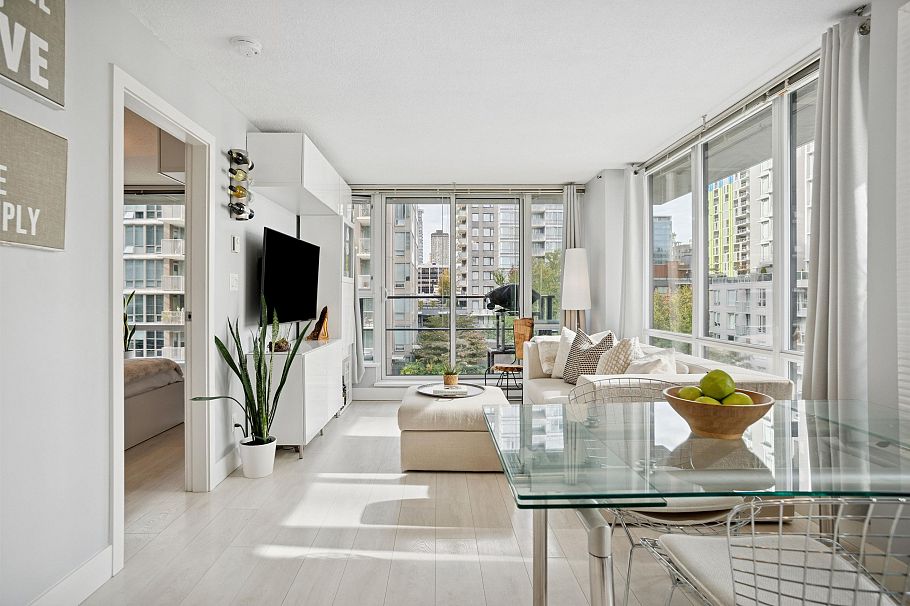 811 1088 Richards Street Vancouver, BC - 3