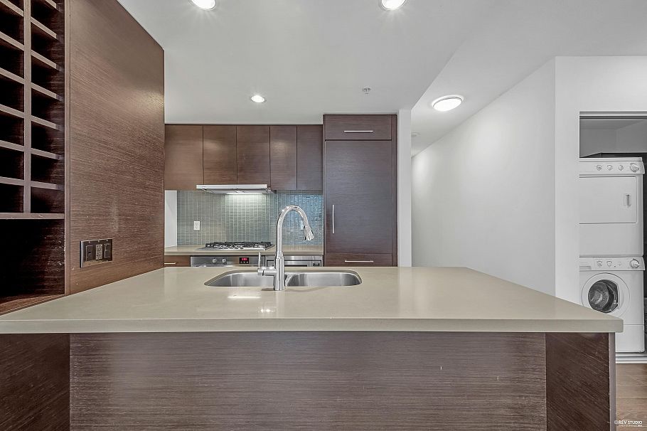 1002 833 Homer Street Vancouver, BC - 3