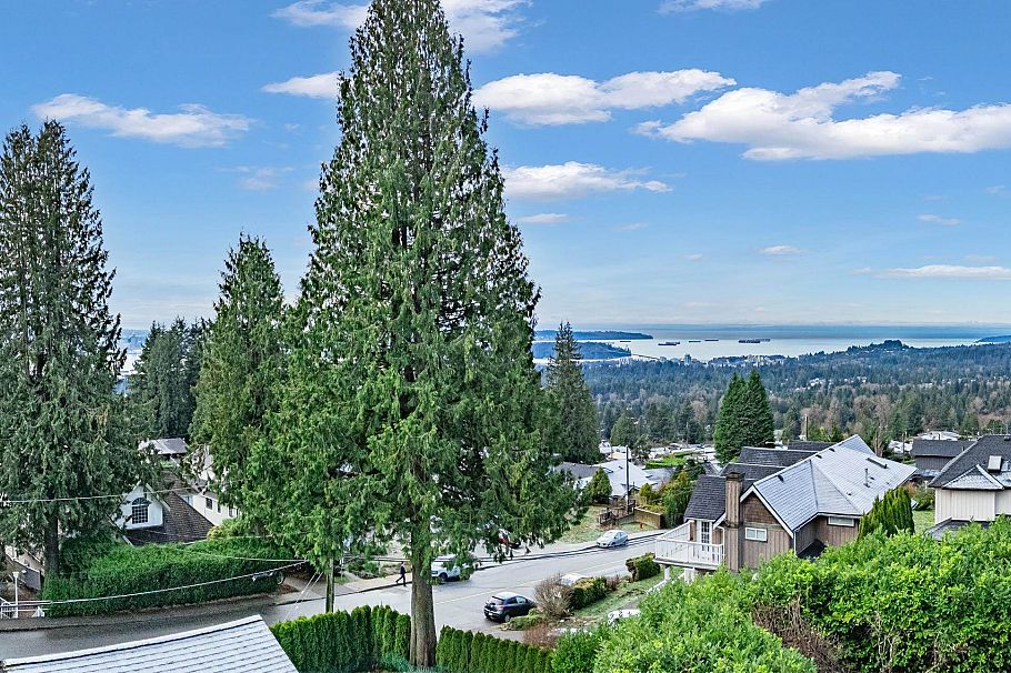 3729 St. Georges Avenue North Vancouver, BC - 5