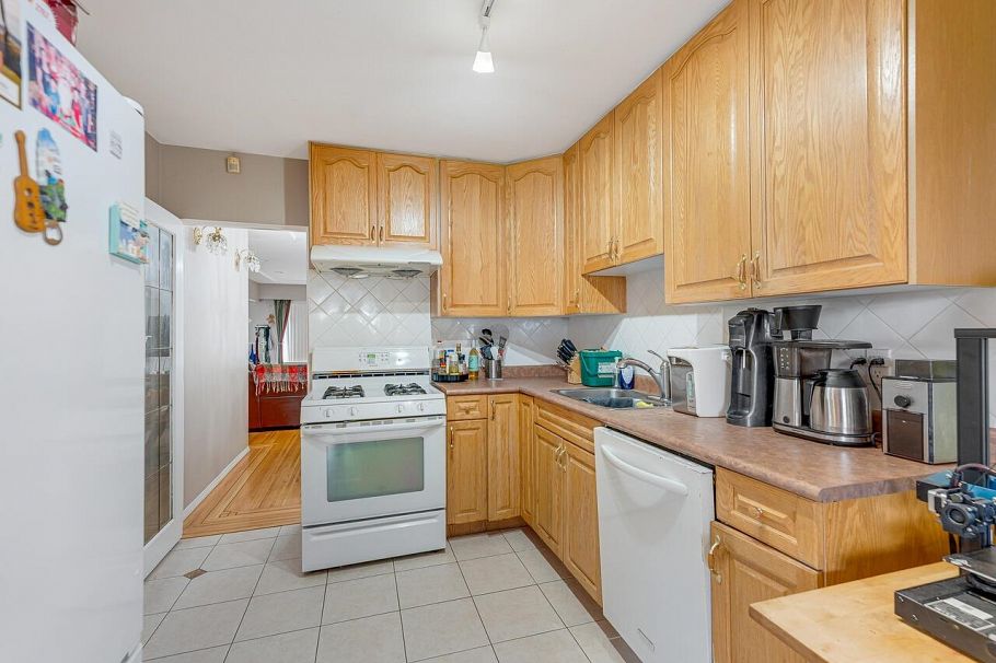 6979 Gladstone Street Vancouver, BC - 8