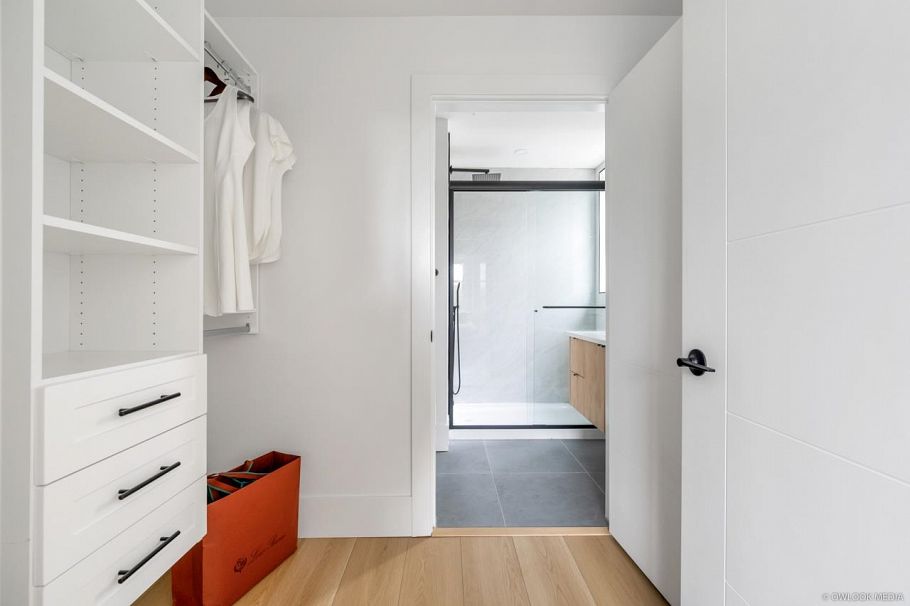 1 2124 Renfrew Street Vancouver, BC - 19