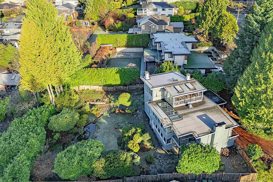 3729 St. Georges Avenue North Vancouver, BC - 3