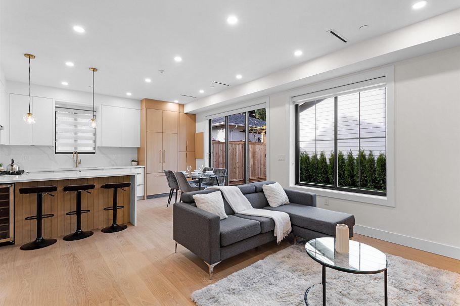 2 3429 Napier Street Vancouver, BC - 3