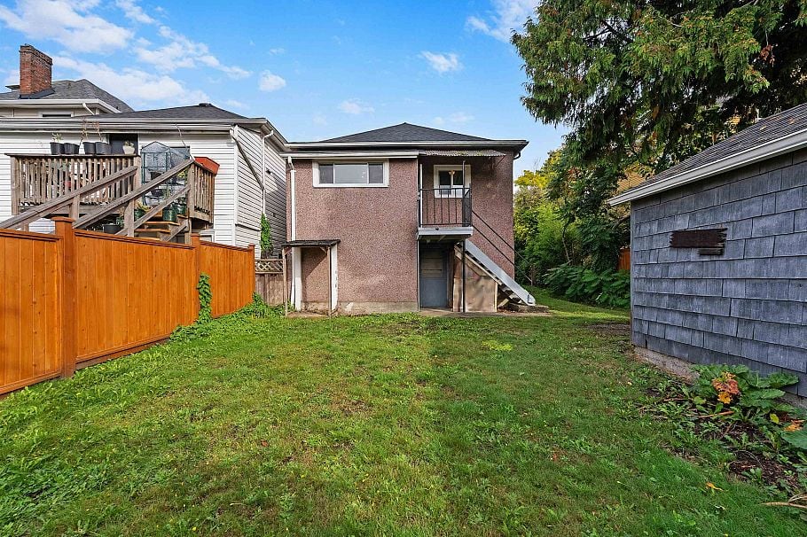 1732 E 3rd Avenue Vancouver, BC - 35