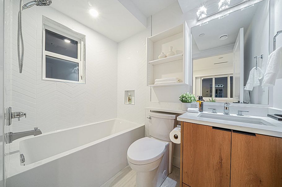 2660 Waterloo Street Vancouver, BC - 26