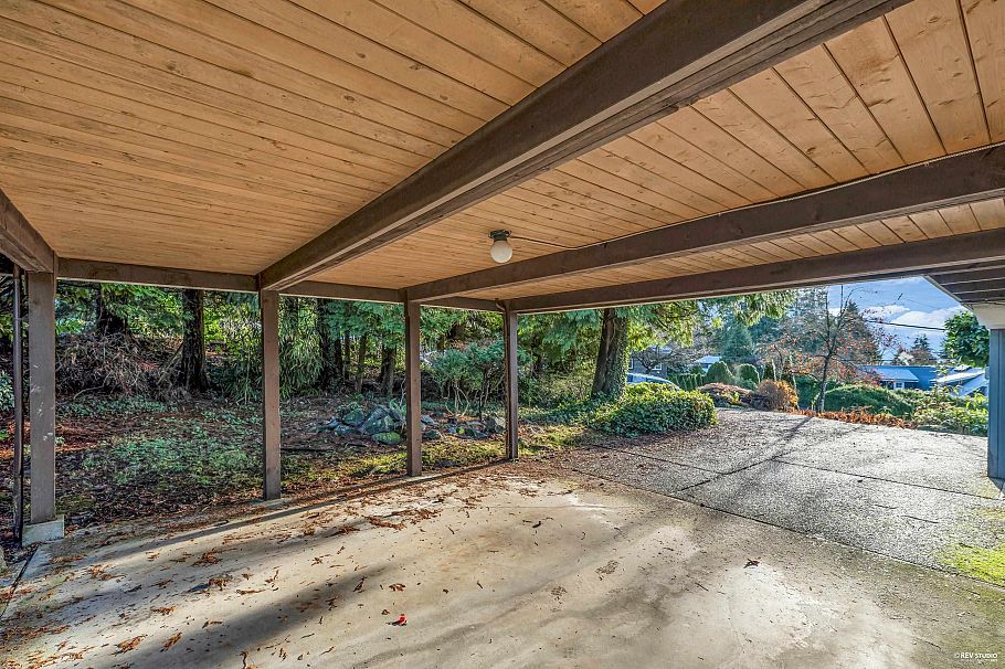 3729 St. Georges Avenue North Vancouver, BC - 26