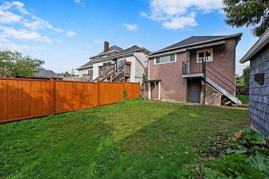 1732 E 3rd Avenue Vancouver, BC - 36