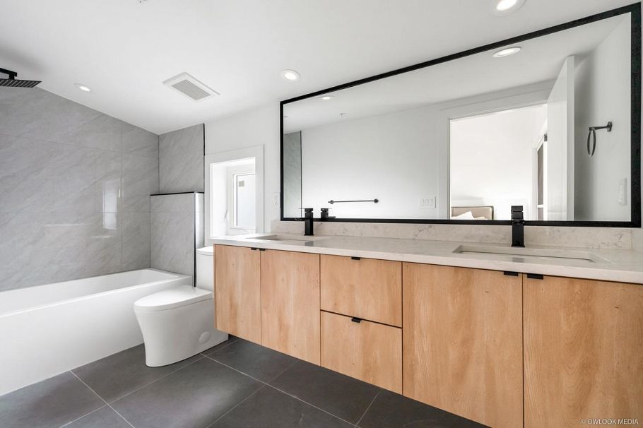 1 2124 Renfrew Street Vancouver, BC - 11