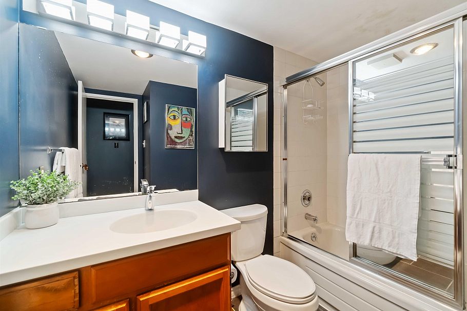 1305 W 8th Avenue Vancouver, BC - 11