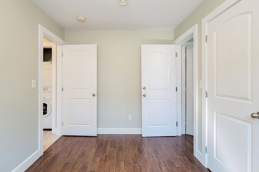 3096 E 26th Avenue Vancouver, BC - 26