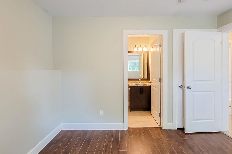 3096 E 26th Avenue Vancouver, BC - 35