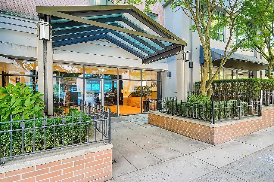 2303 1188 Howe Street Vancouver, BC - 1