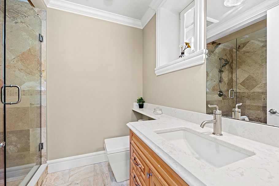 4042 W 34th Avenue Vancouver, BC - 35