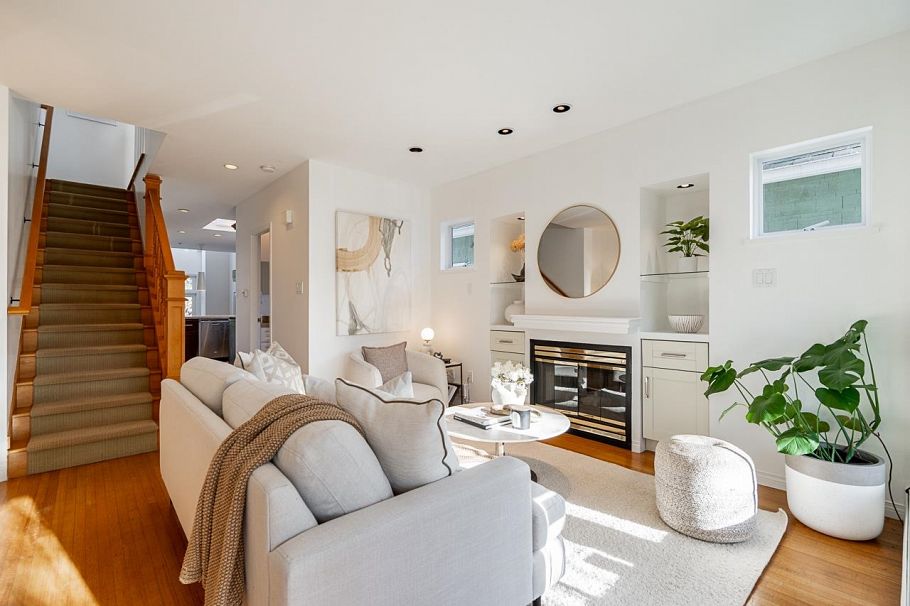 3241 W 6th Avenue Vancouver, BC - 2