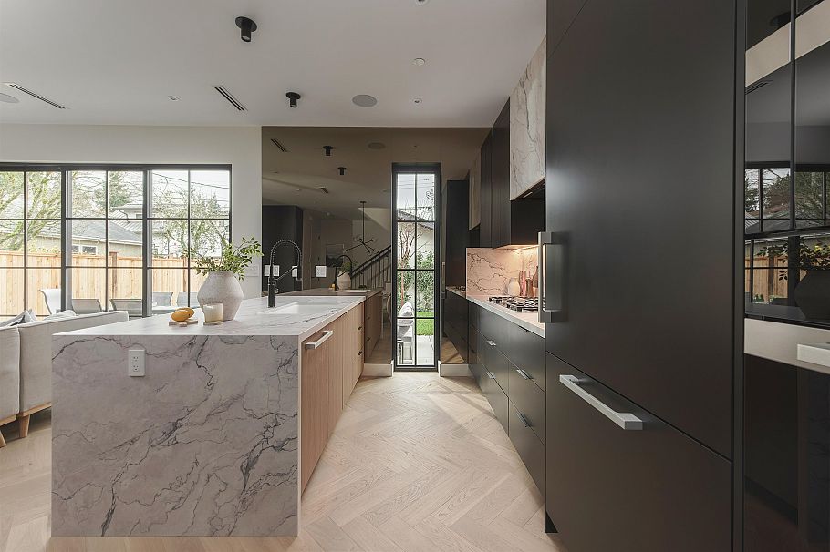 2 240 E 37th Avenue Vancouver, BC - 5