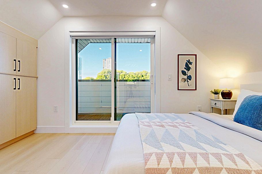 2 3425 Archimedes Street Vancouver, BC - 31