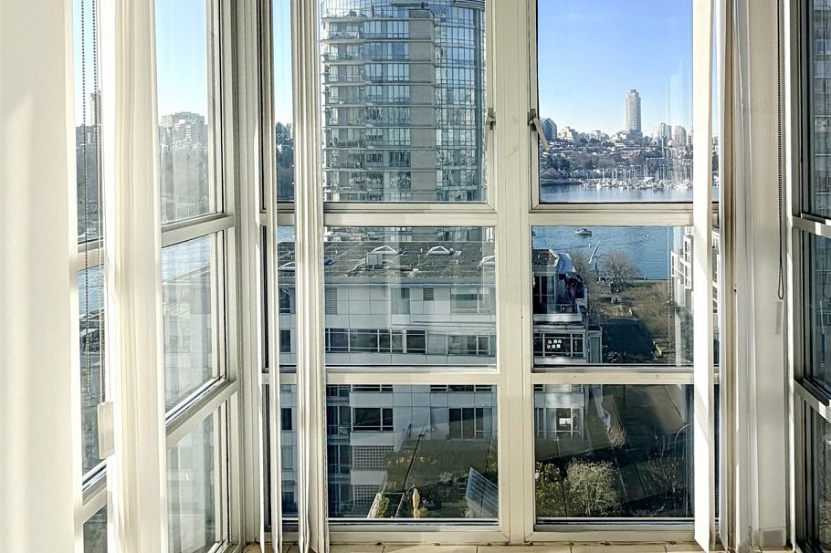 1705 1228 Marinaside Crescent Vancouver, BC - 16