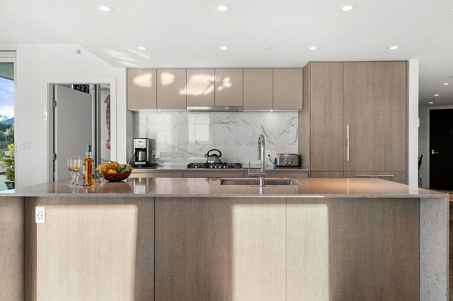 1807 1500 Fern Street North Vancouver, BC - 8