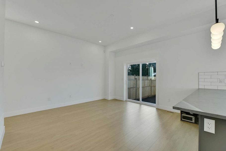 1 1436 E 1st Avenue Vancouver, BC - 2