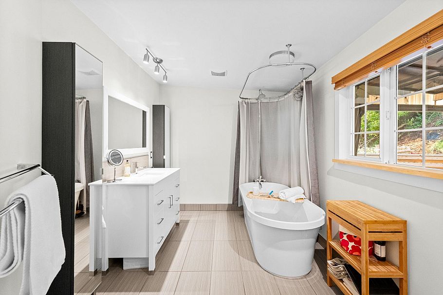 4462 Strathcona Road North Vancouver, BC - 22