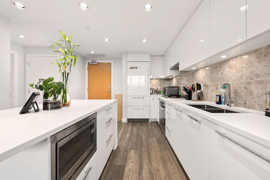 1303 5410 Shortcut Road Vancouver, BC - 2