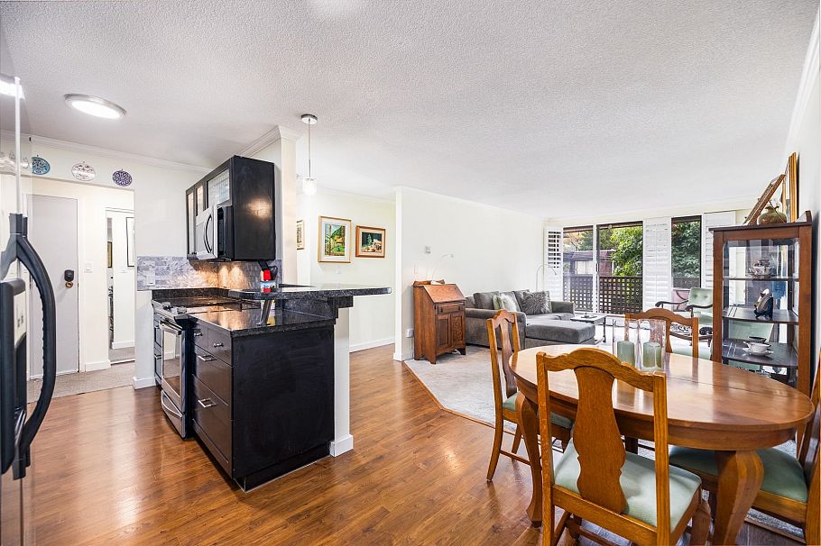 209 141 W 13th Street North Vancouver, BC - 10