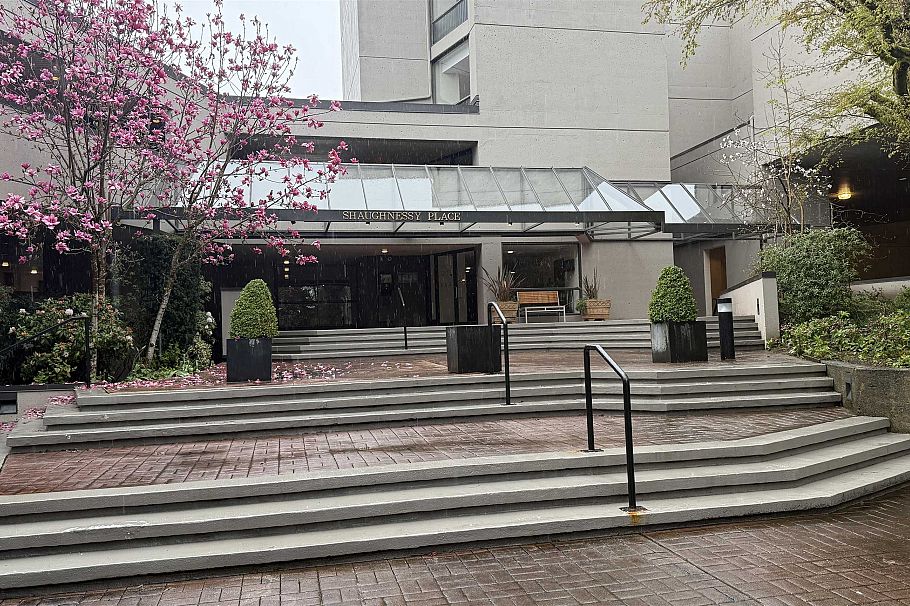 512 4900 Cartier Street Vancouver, BC - 2