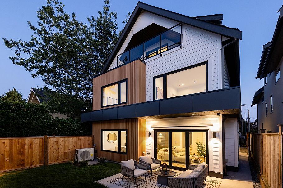 #2 1079 E 14th Avenue Vancouver, BC - 1