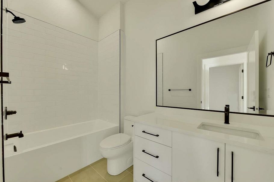 1 1436 E 1st Avenue Vancouver, BC - 14