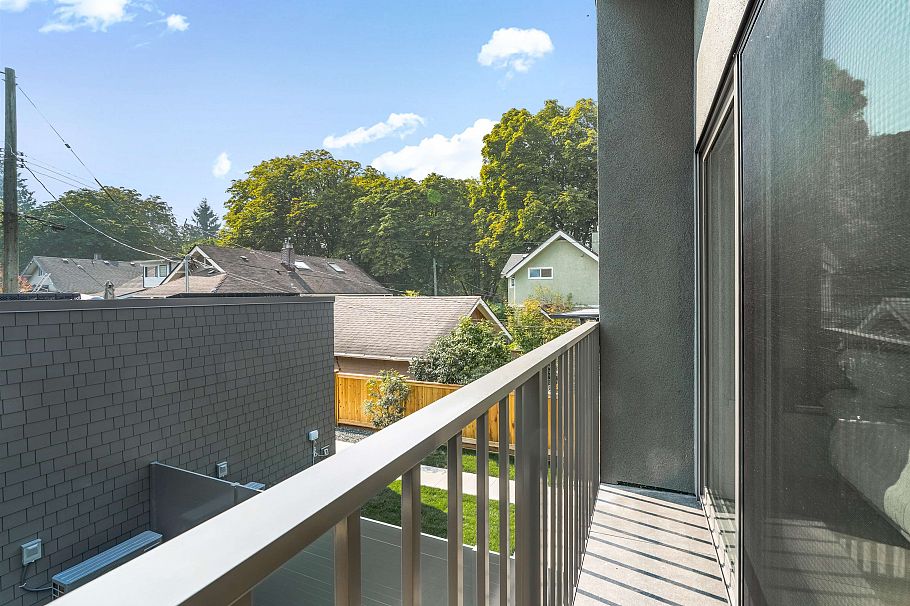 1 1120 E 23rd Avenue Vancouver, BC - 33