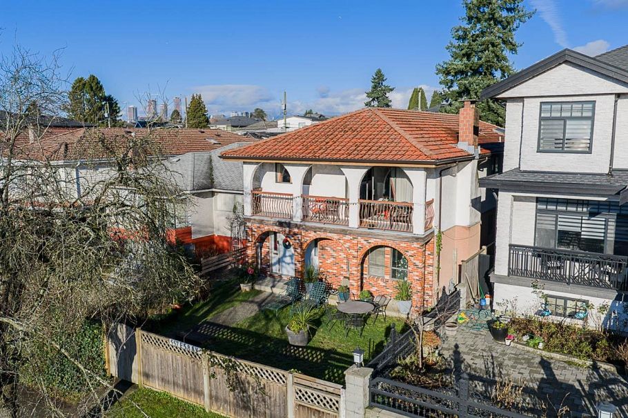 557 E 58th Avenue Vancouver, BC - 1