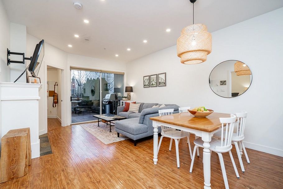 202 131 W 3rd Street North Vancouver, BC - 2