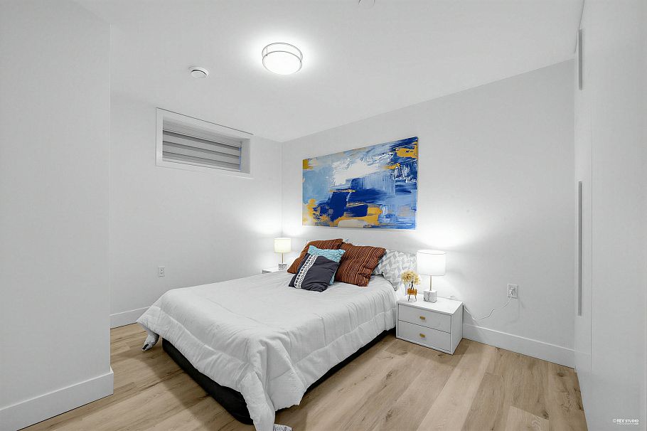 3172 W 26th Avenue Vancouver, BC - 27