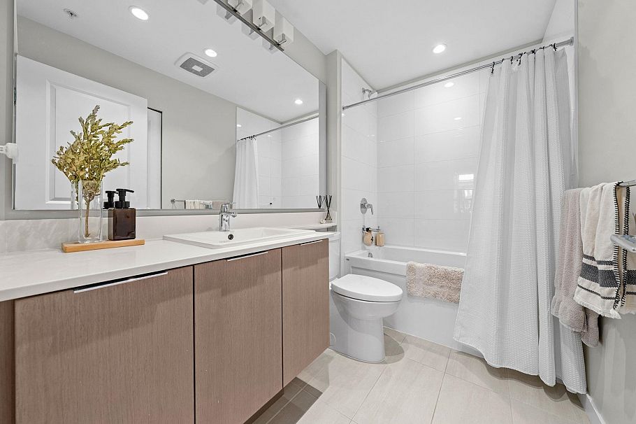 314 2663 Library Lane North Vancouver, BC - 22